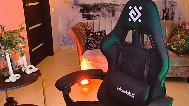 Snapshot of LolaAsmus chatting on March 12, 2025, 5:13 am LolaAsmus online show from March 12, 2025, 5:13 am