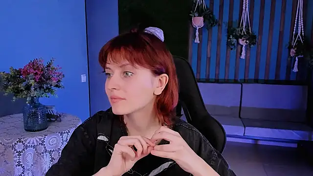 Snapshot of LolaAsmus chatting on March 18, 2025, 10:36 am LolaAsmus online show from March 18, 2025, 10:36 am