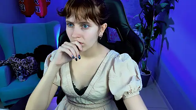 Snapshot of LolaAsmus chatting on October 17, 2025, 5:43 am LolaAsmus online show from October 17, 2025, 5:43 am