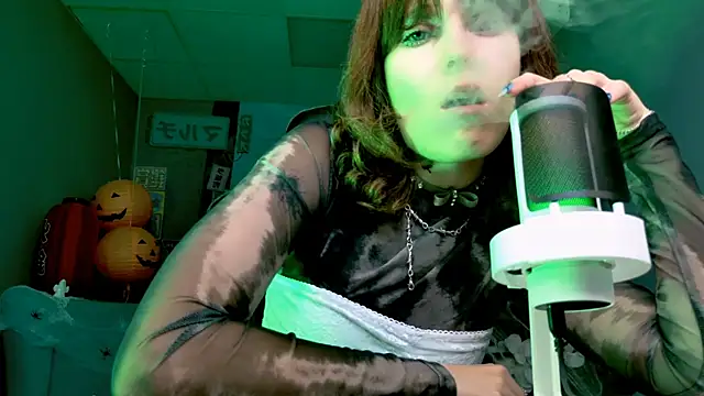 Snapshot of LolaAsmus chatting on October 31, 2025, 6:47 am LolaAsmus online show from October 31, 2025, 6:47 am