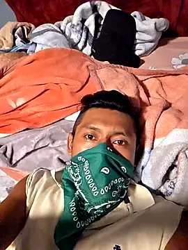 Snapshot of Jovende28 chatting on November 4, 2025, 2:21 am Jovende28 online show from November 4, 2025, 2:21 am