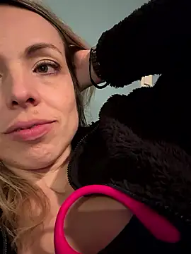 Annelibre online show from November 30, 2025, 9:52 pm