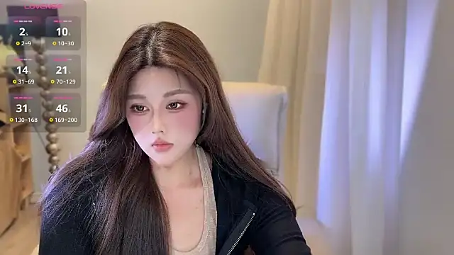 Strawberrybabyy1 online show from December 9, 2024, 1:13 pm