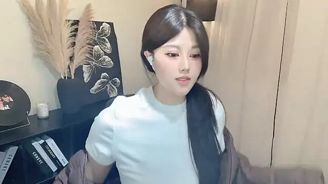 Strawberrybabyy1 online show from March 10, 2025, 12:26 pm