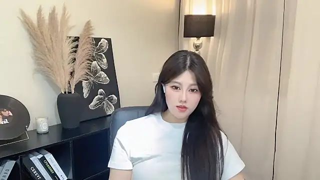 Strawberrybabyy1 online show from March 10, 2025, 3:30 pm