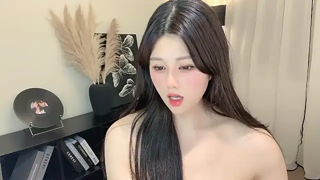 Strawberrybabyy1 online show from March 20, 2025, 6:09 pm