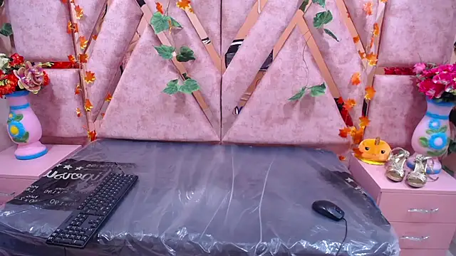 CataleyaLars20 online show from February 3, 2025, 12:47 pm