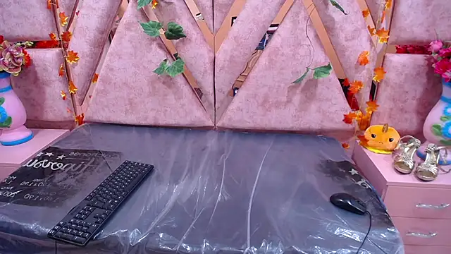 CataleyaLars20 online show from February 3, 2025, 3:49 pm