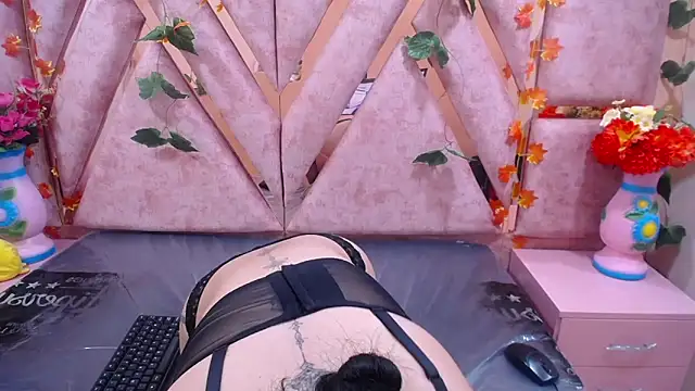 CataleyaLars20 online show from February 18, 2025, 3:43 pm