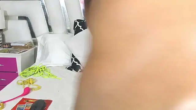 SaraaJhons online show from March 15, 2025, 7:59 pm