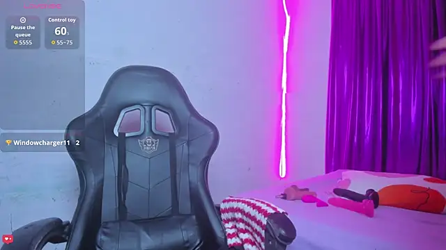 Snapshot of jonson- chatting on November 7, 2025, 10:10 pm jonson- online show from November 7, 2025, 10:10 pm