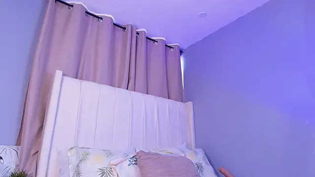 Snapshot of Shenoa1 chatting on November 6, 2025, 12:17 pm Shenoa1 online show from November 6, 2025, 12:17 pm