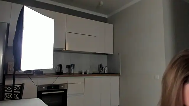 Emma Flin online show from November 4, 2025, 11:20 am