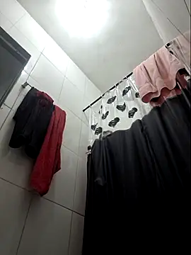 luuhcat09 online show from November 6, 2025, 11:26 pm