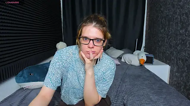 KIKI Krash online show from March 21, 2025, 10:17 am