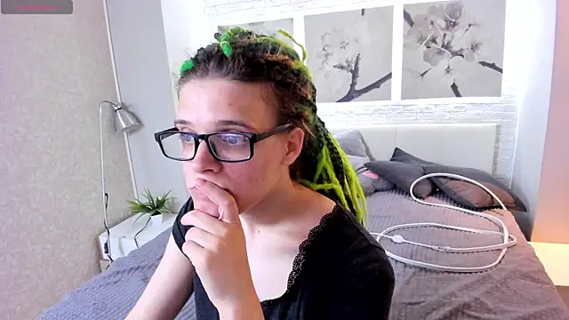 KIKI Krash online show from September 14, 2025, 3:11 pm