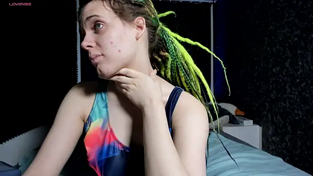 Snapshot of KIKI_Krash chatting on January 7, 2026, 10:18 am KIKI Krash online show from January 7, 2026, 10:18 am