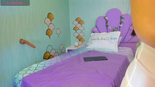 Snapshot of Skinny_Linda chatting on January 24, 2025, 5:00 pm Skinny Linda online show from January 24, 2025, 5:00 pm