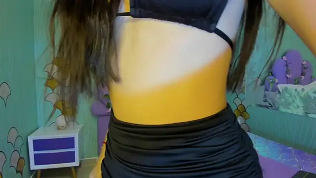 Snapshot of Skinny_Linda chatting on January 27, 2025, 1:19 pm Skinny Linda online show from January 27, 2025, 1:19 pm