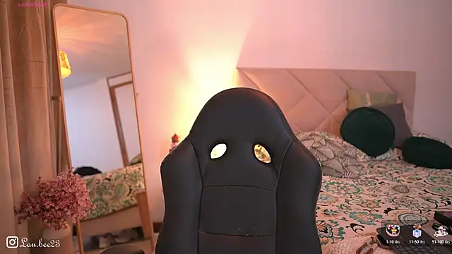 Snapshot of Lau_Bee chatting on January 10, 2026, 5:26 pm Lau Bee online show from January 10, 2026, 5:26 pm