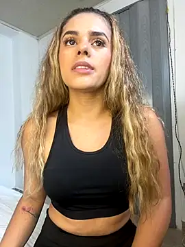 ZoeJohnsoon online show from October 22, 2025, 3:56 pm