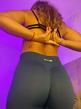 Snapshot of ZoeJohnsoon chatting on February 18, 2026, 10:17 pm ZoeJohnsoon online show from February 18, 2026, 10:17 pm