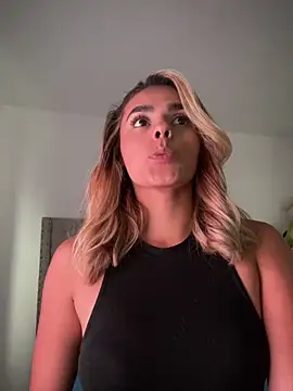 Snapshot of ZoeJohnsoon chatting on March 5, 2026, 6:59 pm ZoeJohnsoon online show from March 5, 2026, 6:59 pm