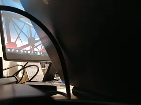 steelwings1976 online show from December 15, 2025, 11:09 pm