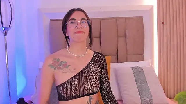 Snapshot of Clarisse28 chatting on October 12, 2025, 7:02 pm Clarisse28 online show from October 12, 2025, 7:02 pm