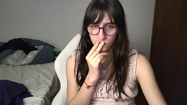 Snapshot of Alice_love29 chatting on December 9, 2024, 11:03 pm Alice love29 online show from December 9, 2024, 11:03 pm