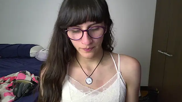 Snapshot of Alice_love29 chatting on January 4, 2025, 6:09 am Alice love29 online show from January 4, 2025, 6:09 am