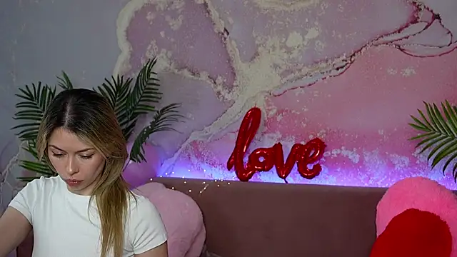 Snapshot of MayaRayy chatting on February 23, 2026, 3:48 am MayaRayy online show from February 23, 2026, 3:48 am