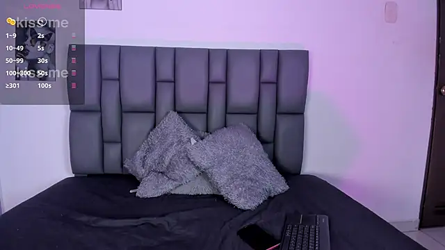 Sophia Lemos online show from March 15, 2025, 4:32 pm