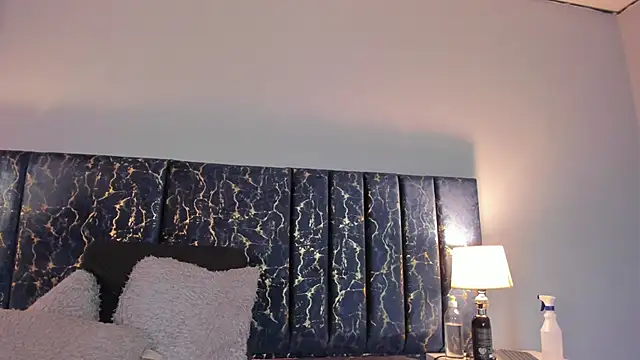 Sophia Lemos online show from October 8, 2025, 1:31 pm