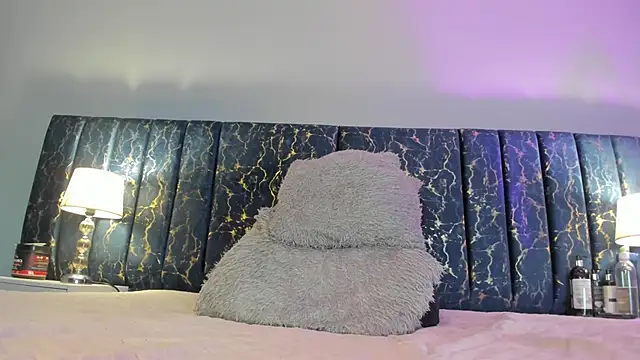 Sophia Lemos online show from November 13, 2025, 1:10 pm