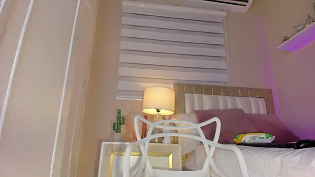 zoe sky  online show from February 20, 2025, 11:42 am