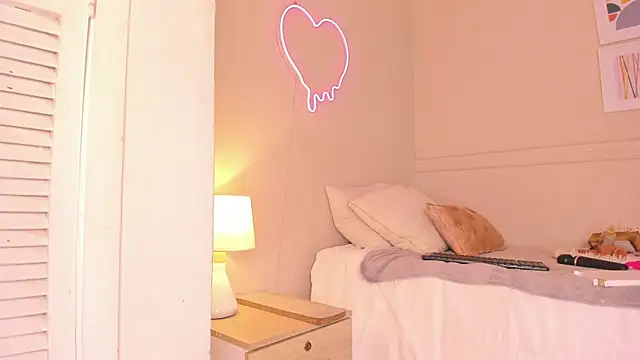 zoe sky  online show from November 11, 2025, 12:05 pm