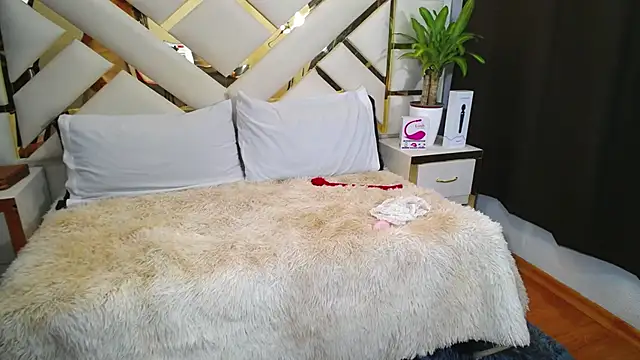 Snapshot of carolineamber_ chatting on December 8, 2024, 2:19 pm carolineamber online show from December 8, 2024, 2:19 pm