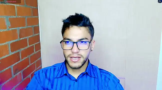 Leandro valenzuela online show from March 13, 2025, 3:44 am