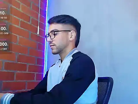 Leandro valenzuela online show from October 13, 2025, 3:12 pm