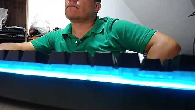 Jhonatan Morales S online show from November 23, 2025, 5:51 am