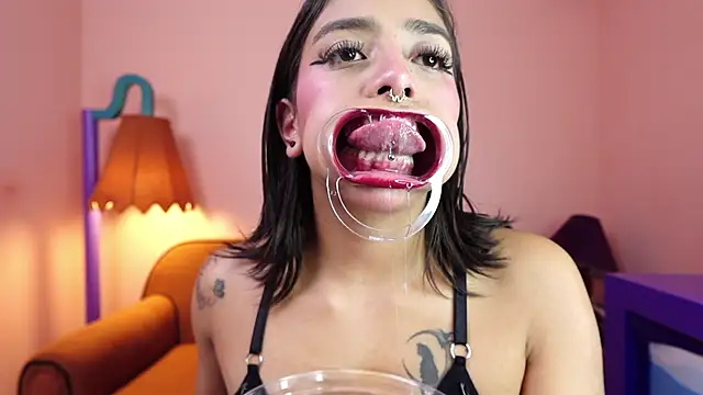 Snapshot of miss_collins chatting on October 24, 2025, 6:04 pm miss collins online show from October 24, 2025, 6:04 pm