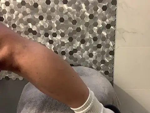 Snapshot of MiguelBlu chatting on November 9, 2025, 1:31 pm MiguelBlu online show from November 9, 2025, 1:31 pm