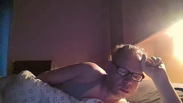 Snapshot of kinkyslet8 chatting on November 2, 2025, 8:28 am kinkyslet8 online show from November 2, 2025, 8:28 am