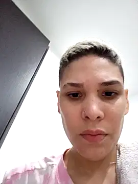 Snapshot of Charlee_pink chatting on December 14, 2024, 10:28 pm Charlee pink online show from December 14, 2024, 10:28 pm