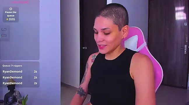 Snapshot of Charlee_pink chatting on December 28, 2024, 12:45 pm Charlee pink online show from December 28, 2024, 12:45 pm