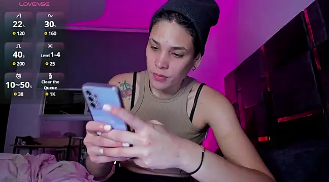 Snapshot of Charlee_pink chatting on February 18, 2025, 12:59 am Charlee pink online show from February 18, 2025, 12:59 am