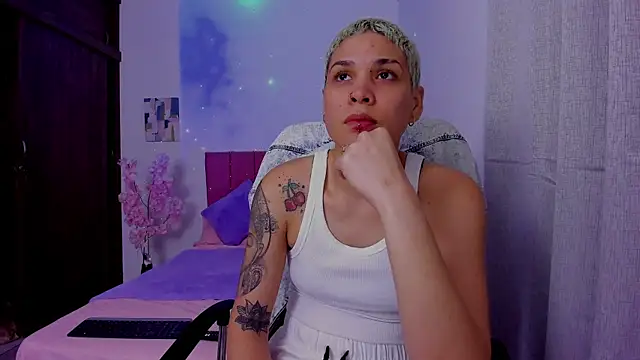 Snapshot of Charlee_pink chatting on September 28, 2025, 1:00 am Charlee pink online show from September 28, 2025, 1:00 am