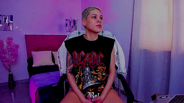 Snapshot of Charlee_pink chatting on October 2, 2025, 6:15 pm Charlee pink online show from October 2, 2025, 6:15 pm