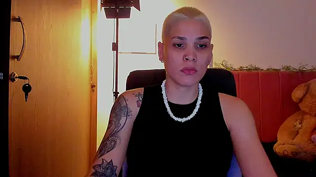 Charlee pink online show from April 15, 2026, 3:57 am